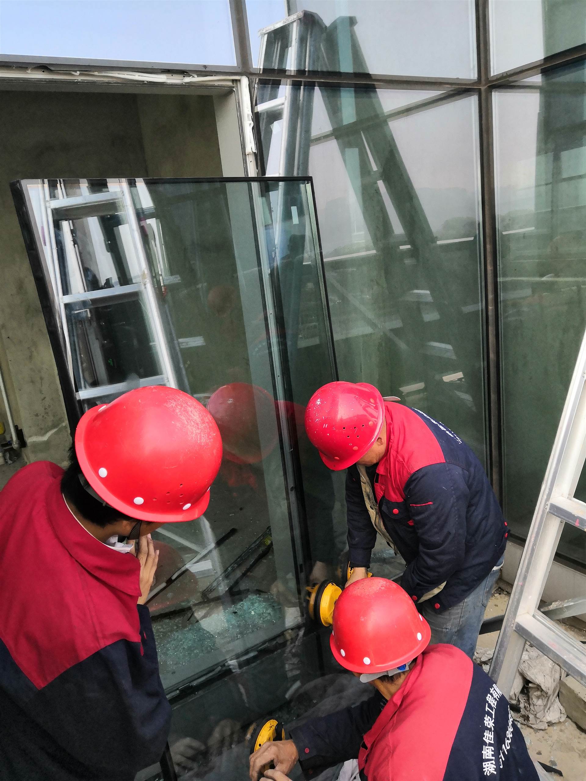 广州外墙玻璃更换图片
