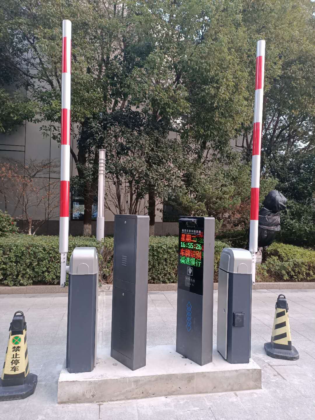百胜606直杆道闸停车场管理车牌识别系统小区自动道闸