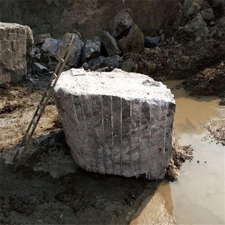 林芝破碎剂 混凝土静态破石头彭账剂 质量好 效果看得见