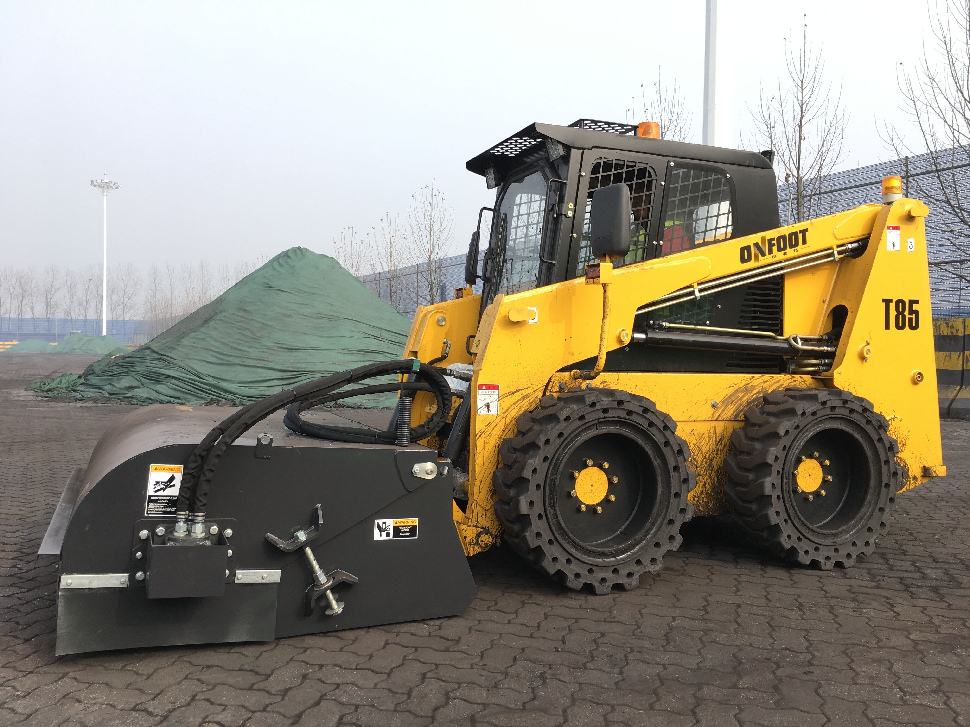 onfoot him 昂弗特重工品牌滑移装载机t85