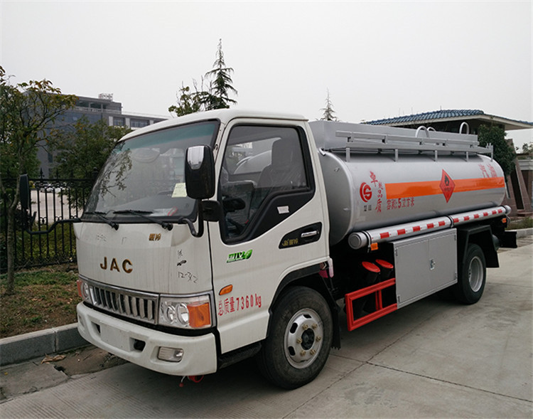 小型罐车5吨油罐车工厂订做