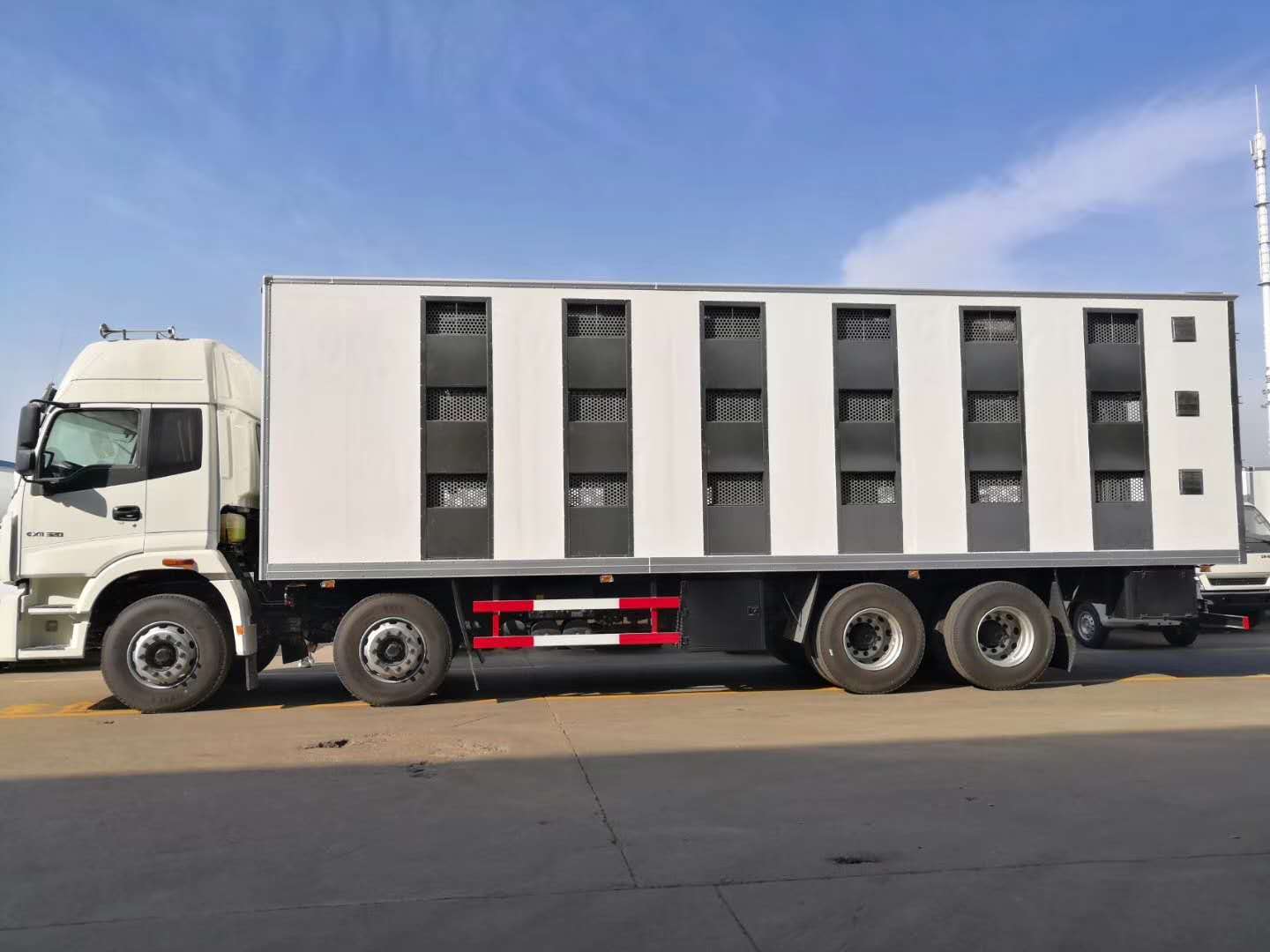 专用汽车股份有限公司销售十六分公司 产品展厅 >福田欧曼畜禽运输车