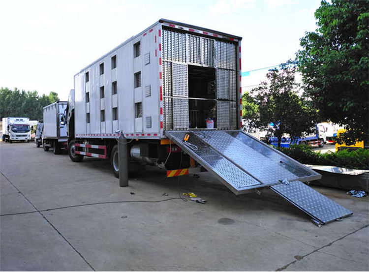 福田欧曼畜禽运输车 恒温雏禽运输车 猪仔运输车