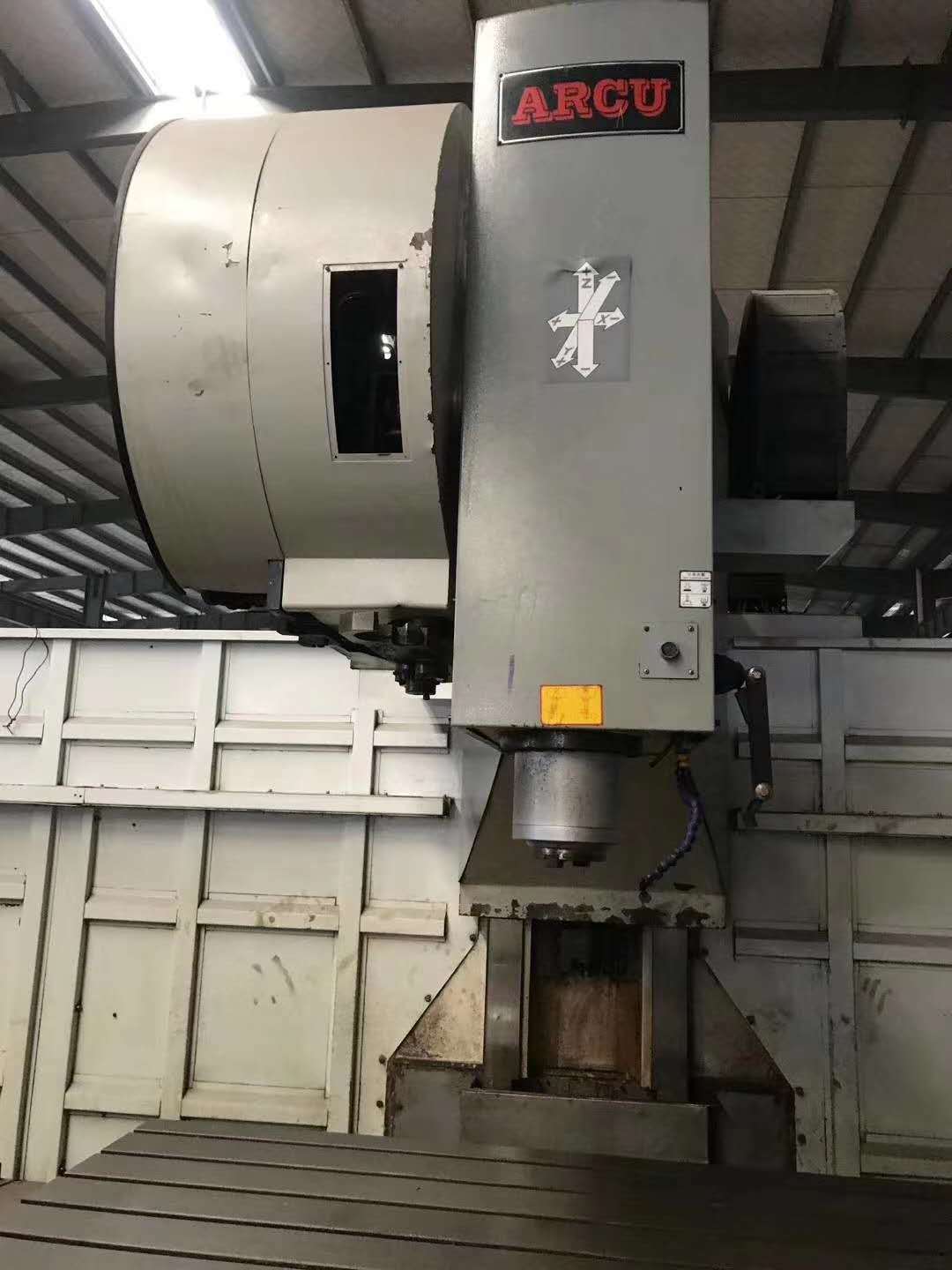 转让二手华嘉2011立式加工中心机械手刀库