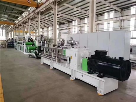 PC箱包板材挤出生产线设备(模内复合共挤)