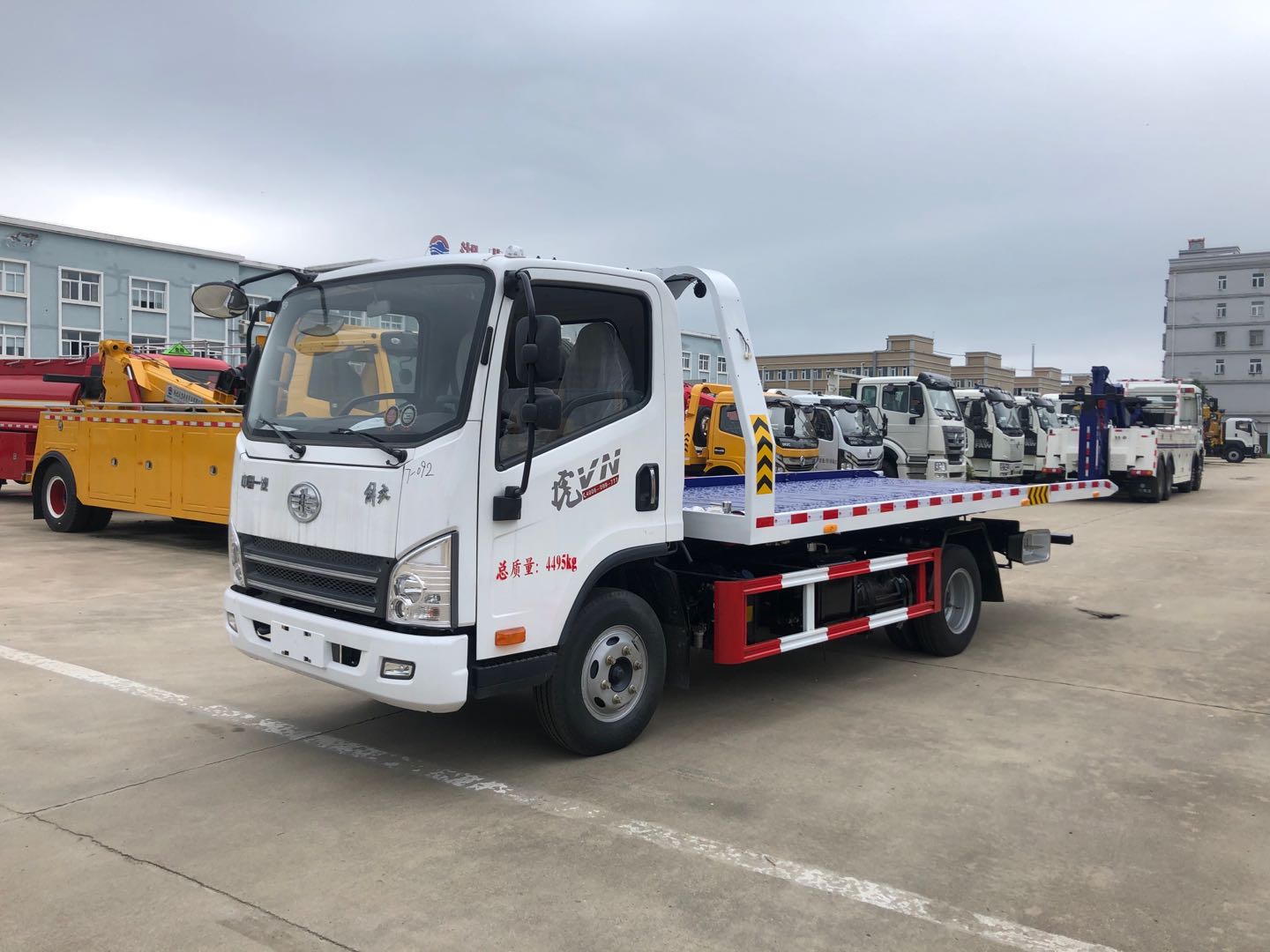 蓝牌救援拖车平板一拖二型一体板53米湖北润力供应