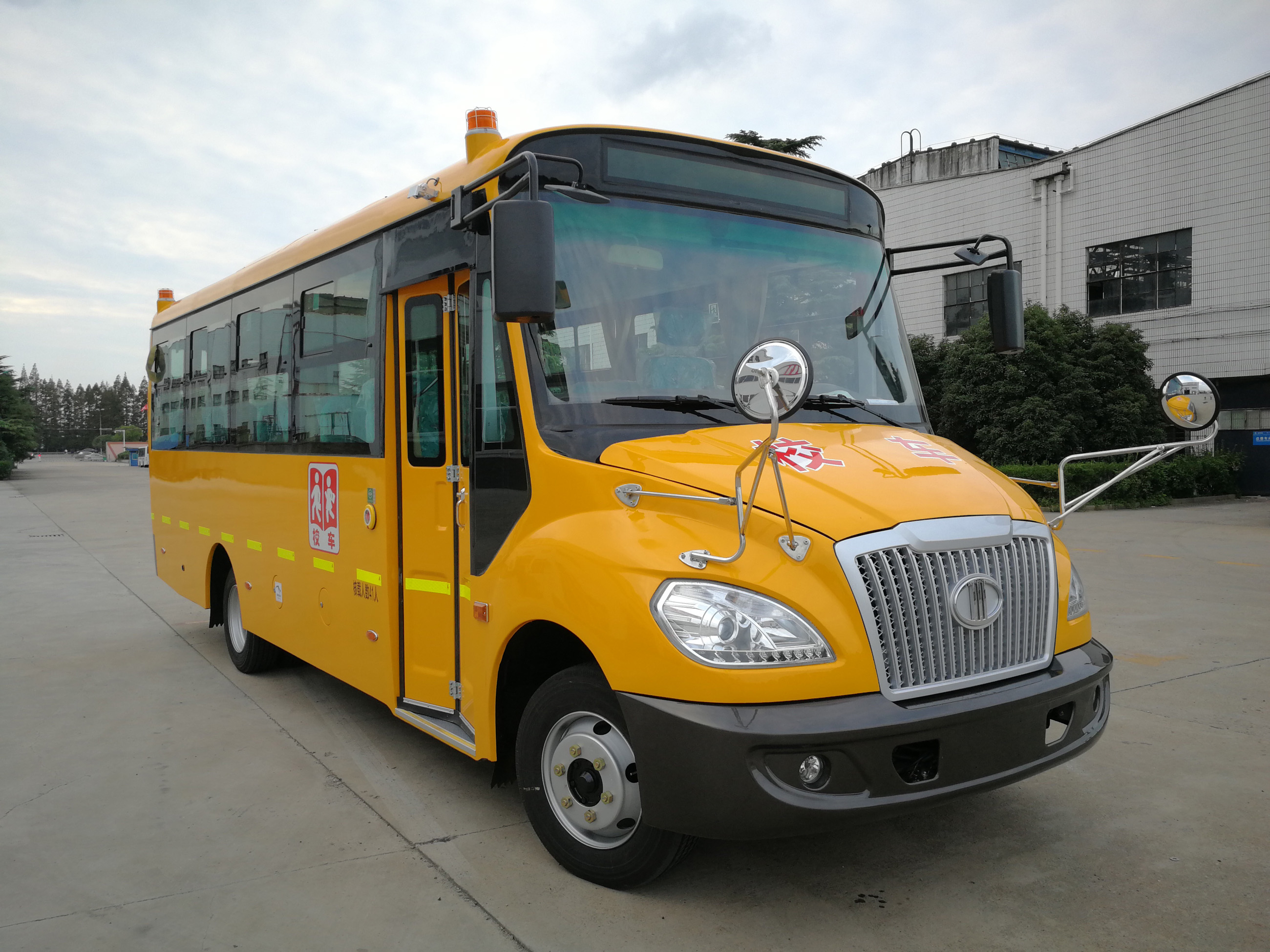 19痤尖头校车现车供应