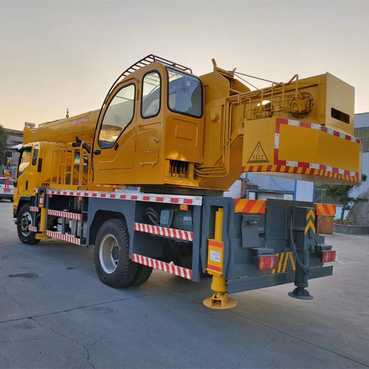 性价比高的凯马12吨吊车价格 济宁12吨汽车吊车厂家