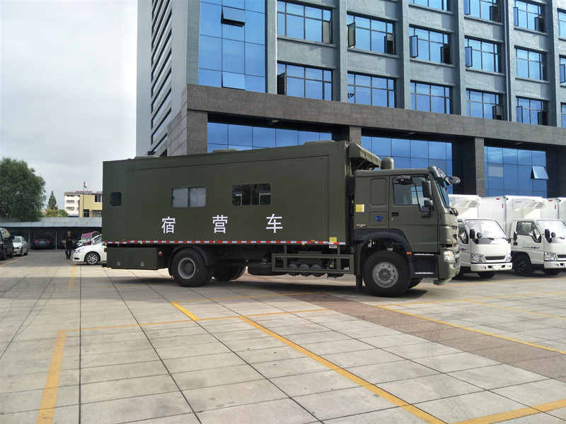 軍用宿營車廠家_部隊宿營車配置_24人宿營車價格