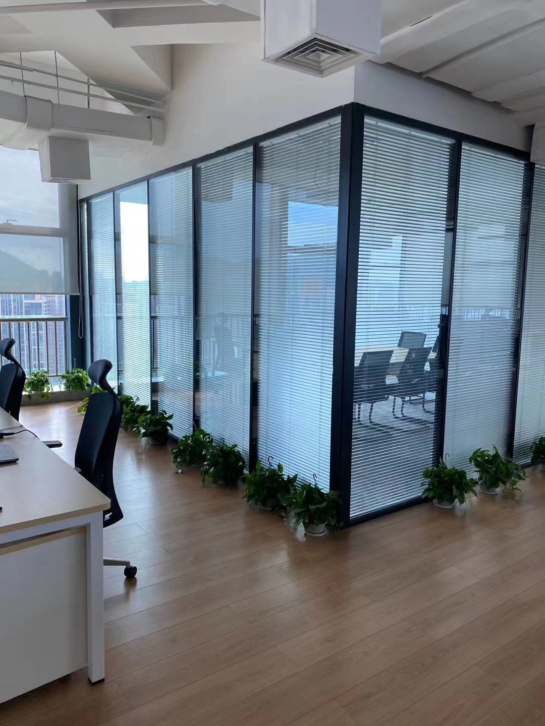 深圳办公室百叶玻璃隔断 厂家价格