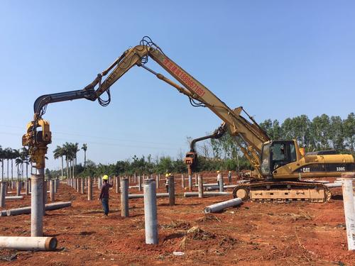 湖北仙桃光伏桩打桩机施工队光伏螺旋桩旋桩工程