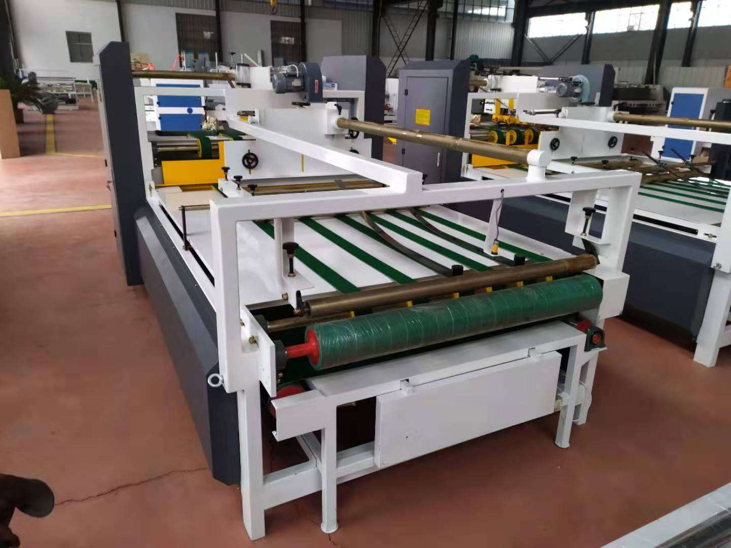 厂家生产全自动粘箱机全自动粘钉一体机