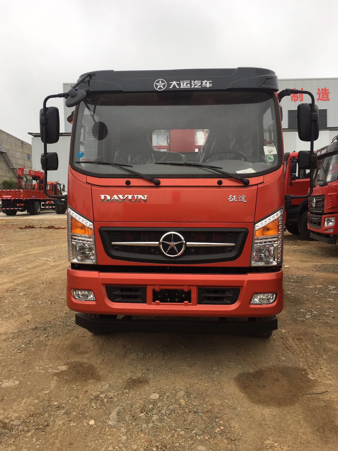 湖南大运征途蓝牌5吨随车吊厂家直销包上户