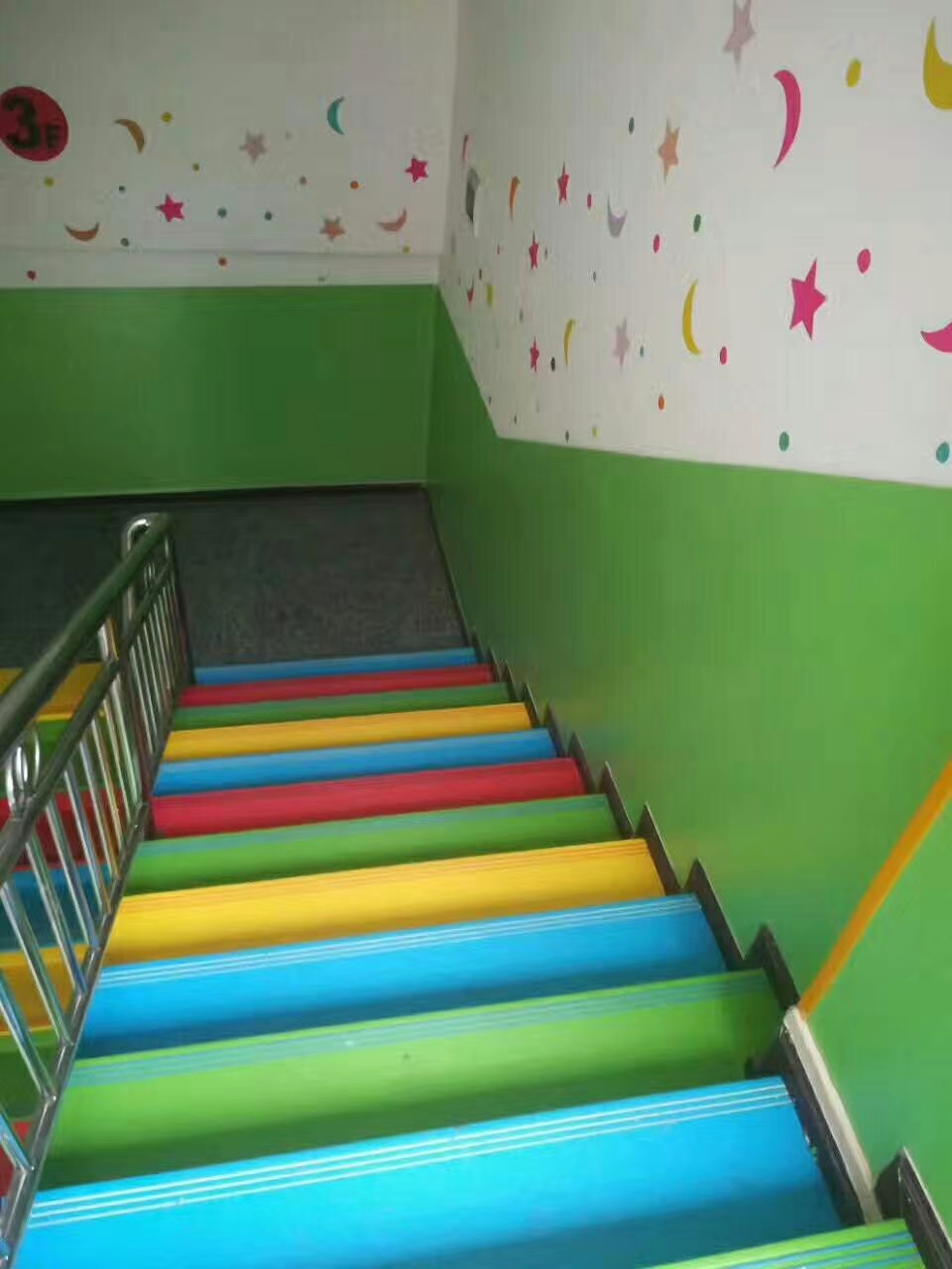 学校幼儿园塑胶地板pvc胶地板价格学校塑胶地板