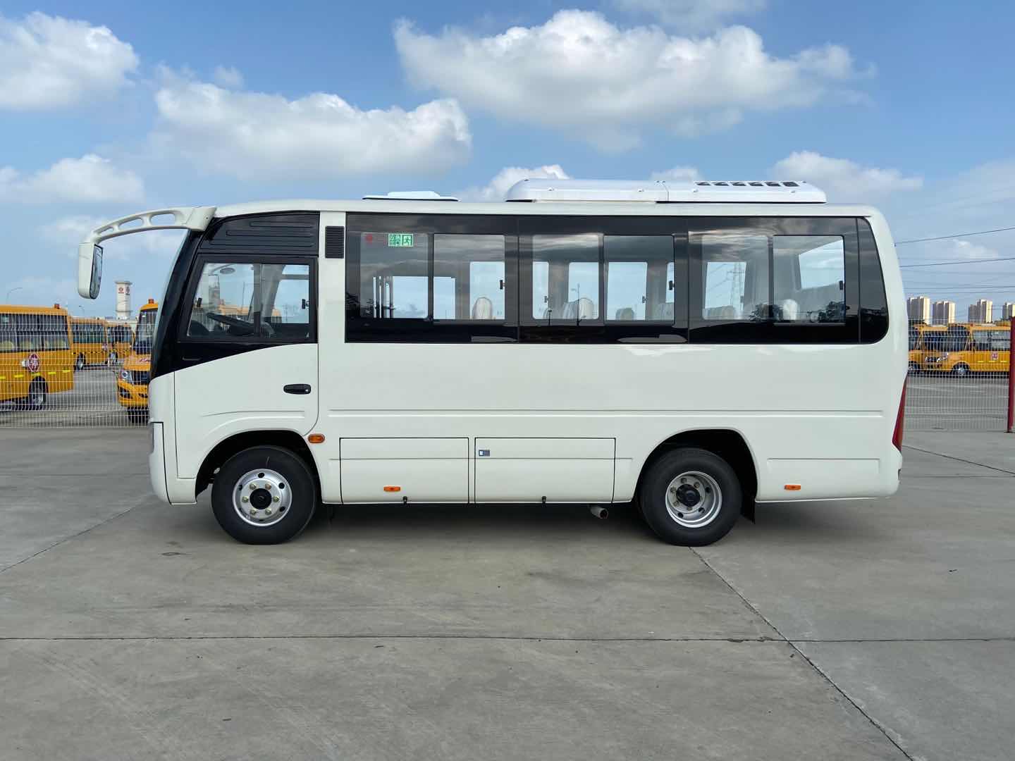 东风天翼客车厂家6670kg最大载重量4200kg整备重量6轮胎数700r16lt