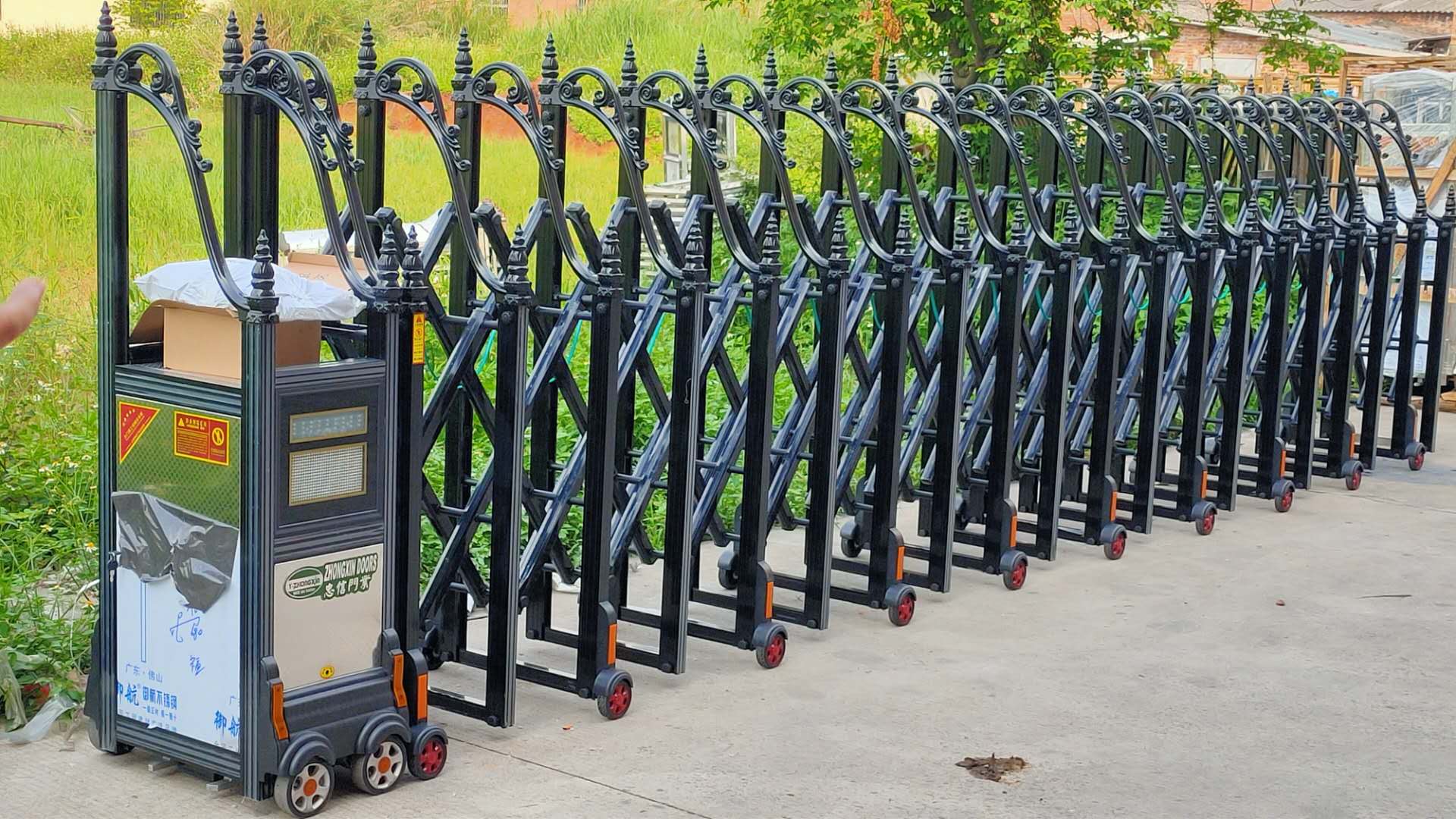 厂家直销自动遥控伸缩门 工厂学校庭院 收缩门不锈钢电动大门