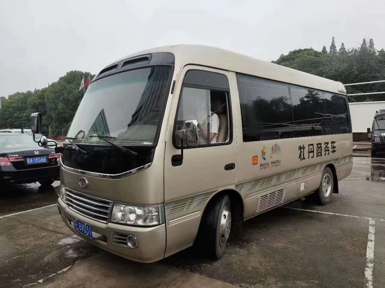 牡丹9座商务客车 c证可开