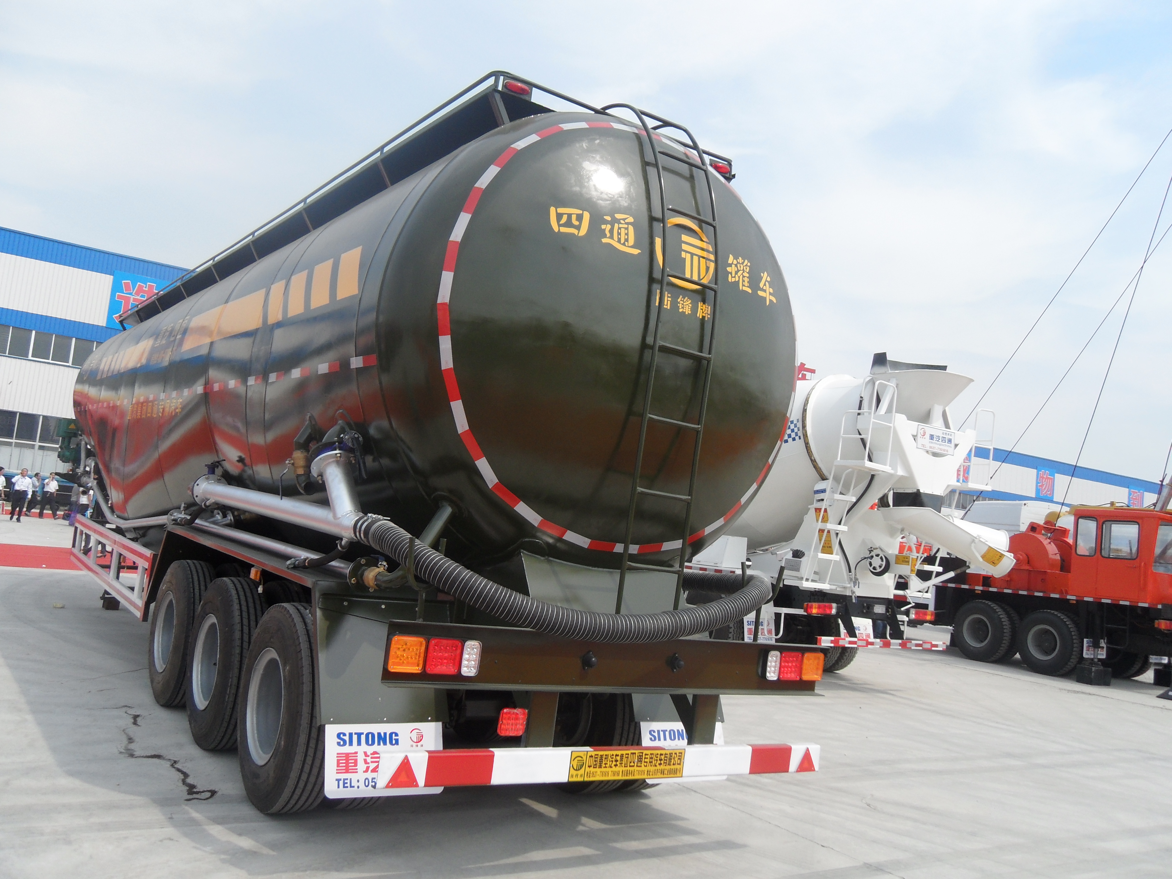 梁山散装水泥运输半挂车粉粒物料粉煤灰免购置税单机罐