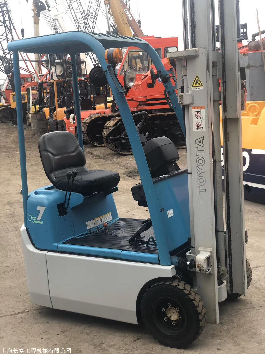 小松小型电动叉车八成新二手电动叉车价格优惠