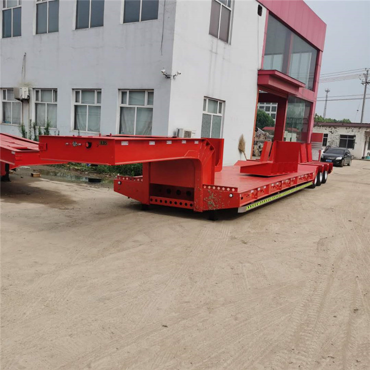四线八轴低平板半挂车 特种运输半挂车厂家报价