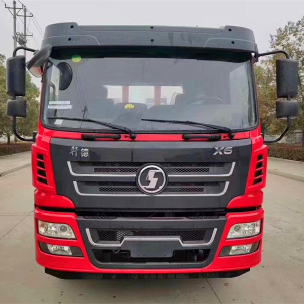 陕汽轩德x6单桥平板运输车 拉150挖掘机黄牌拖板车