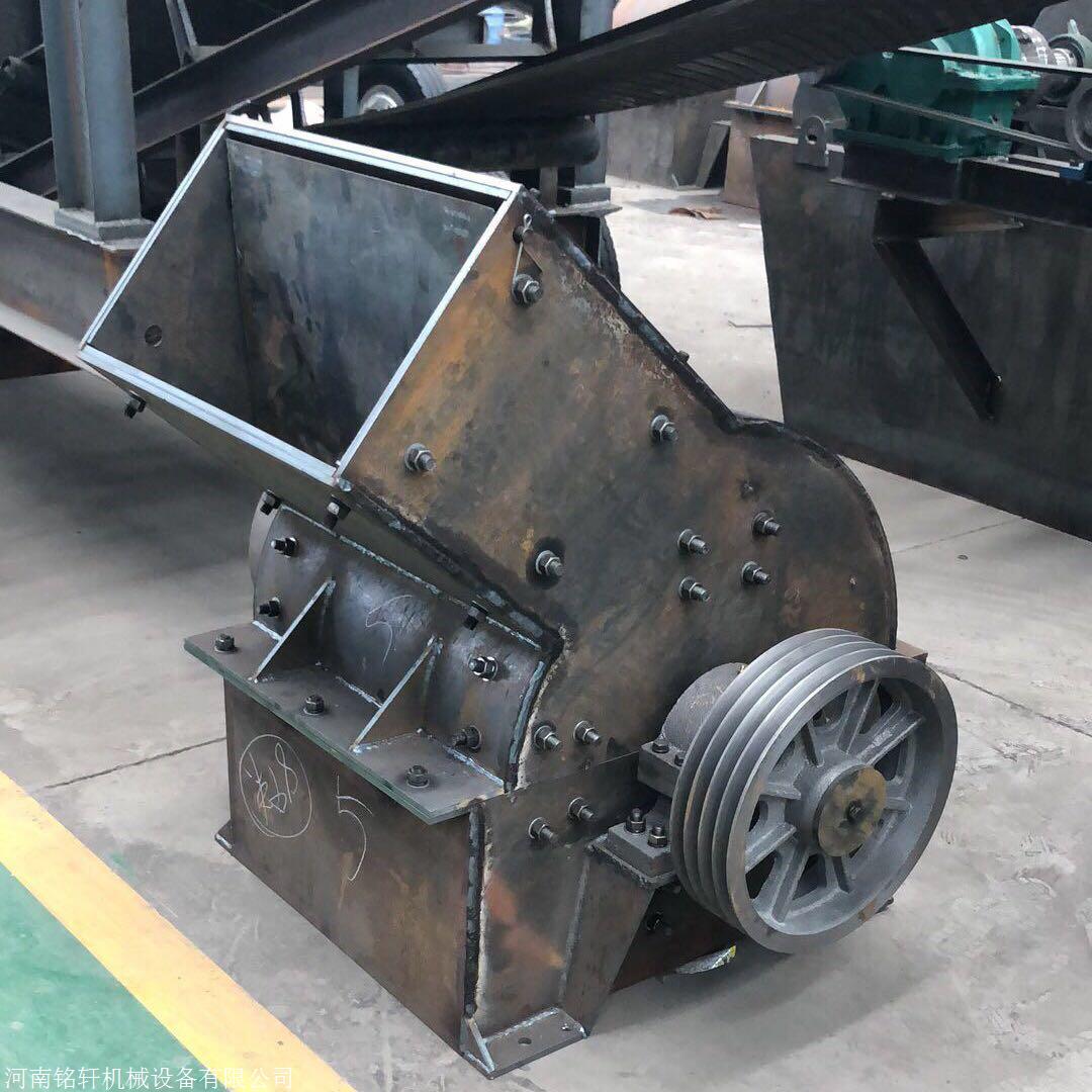 小型锤式破碎机规格 锤式粉碎机报价 矿山石锤式破碎车