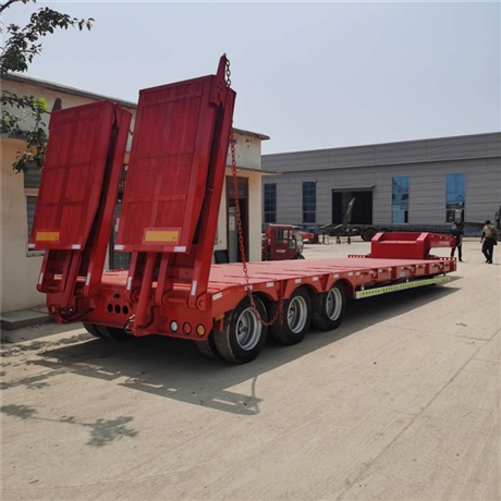  实用性强 四线八轴低平板半挂车 拼接式结构大件拖盘车 
