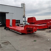 液压折叠爬梯低平板半挂车 液压爬梯翘板挖掘机拖板车