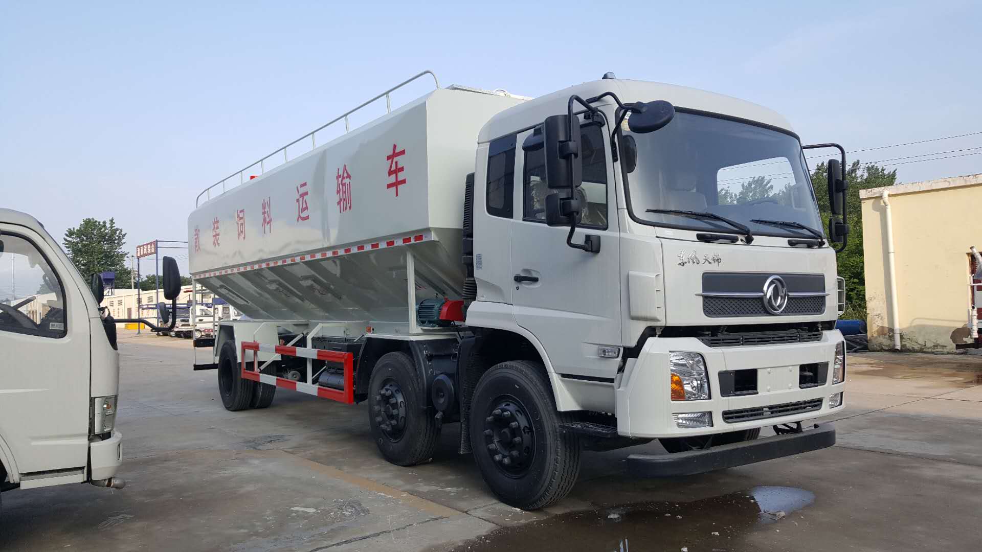 20吨散装饲料运输车出售