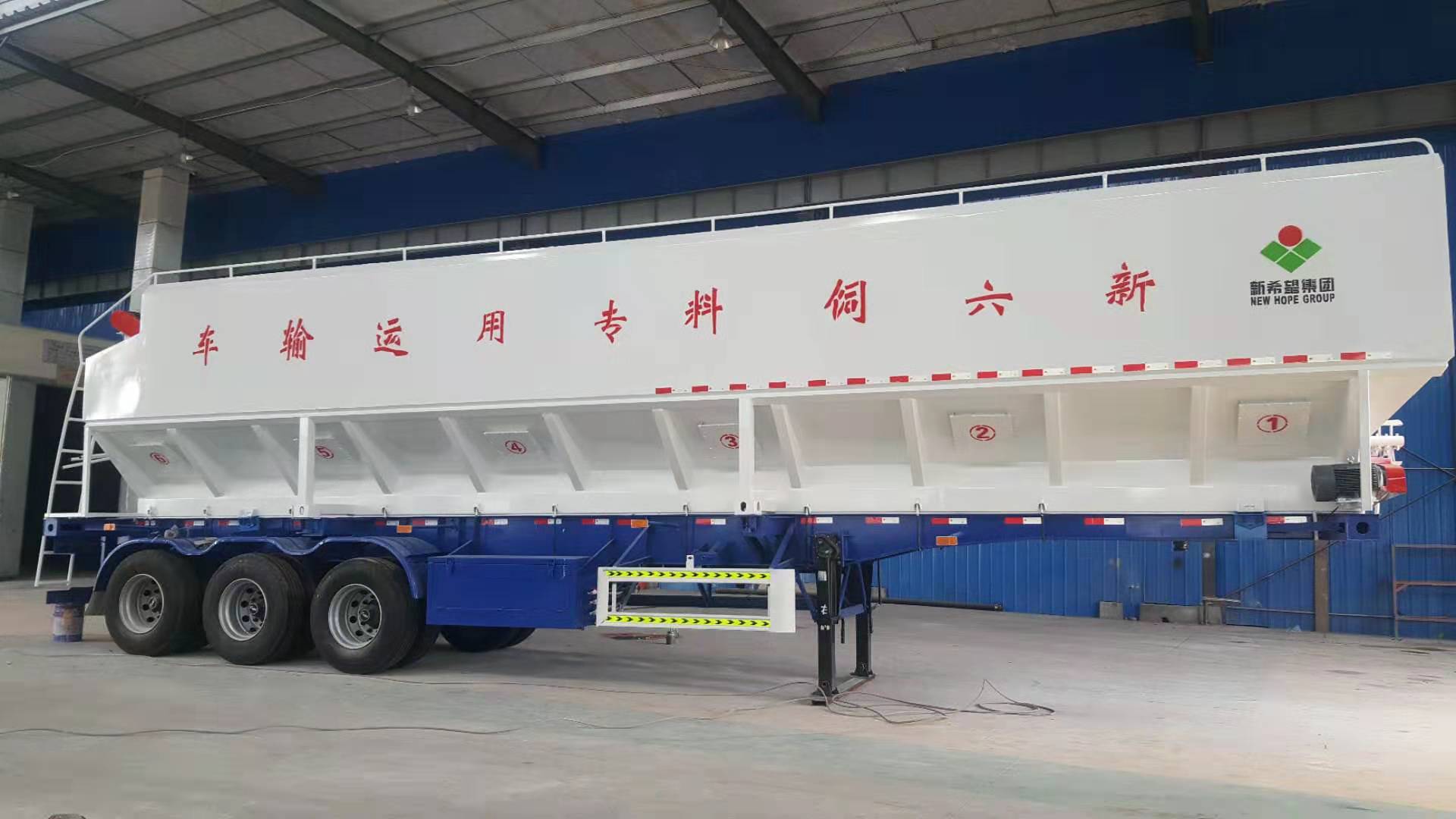 大型20吨鸡场饲料散装车采用