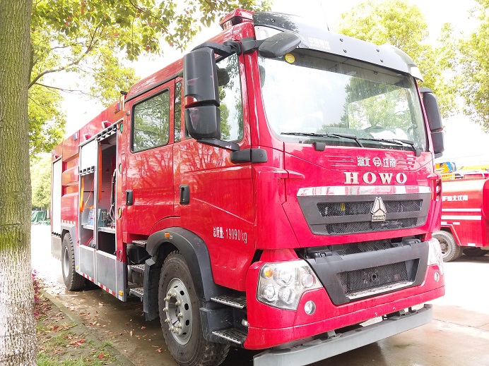 东风多利卡3吨微型泡沫消防车厂家让利