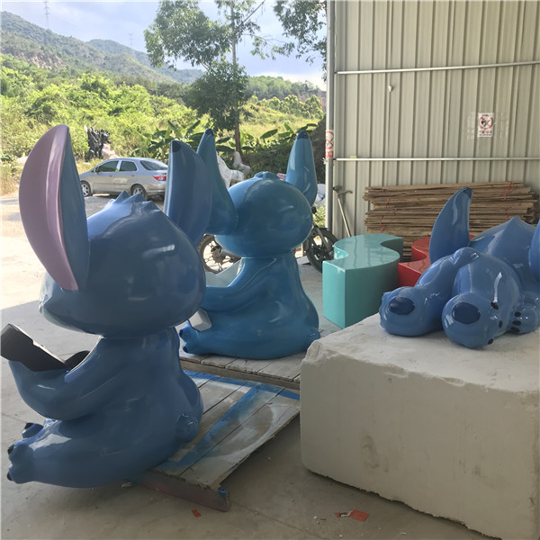 江苏卡通造型雕塑 商场美陈动物玩偶