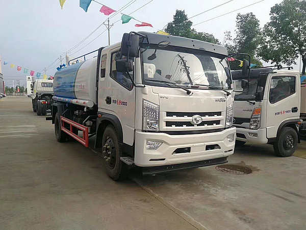 时风风驰洒水车11吨,二手洒水车