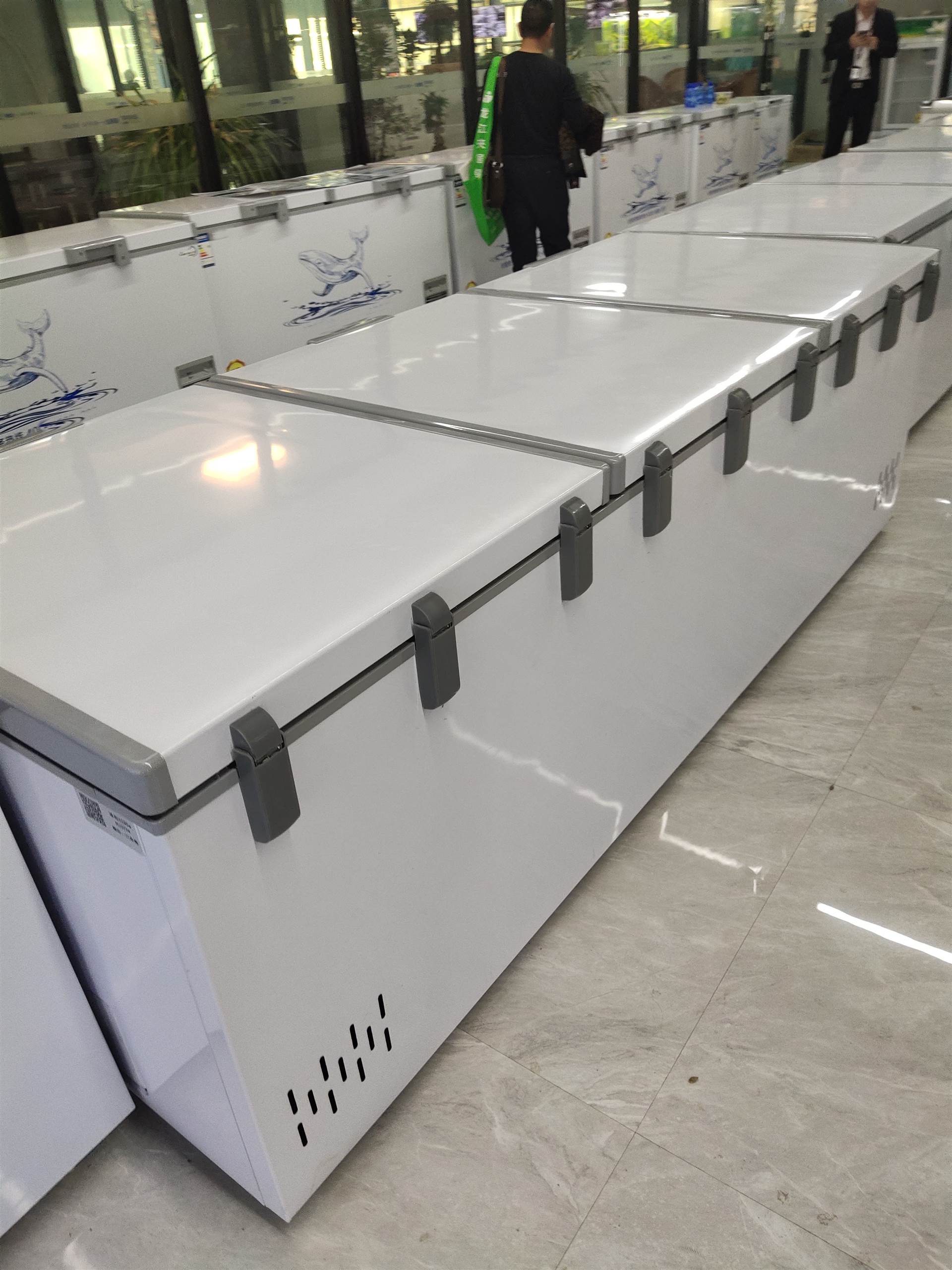 侧卧式冰柜 卧式冰柜内部结构图