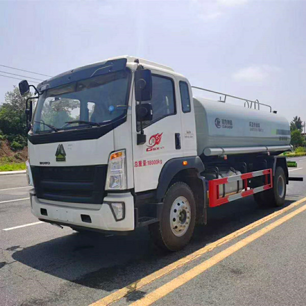 高空建築沖洗14噸運水車 國六重汽豪沃工地降塵車