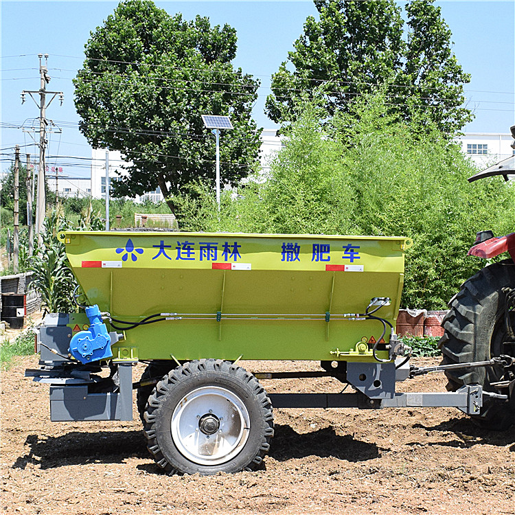 廠家批發拖拉機帶的撒化肥機糞肥撒糞車