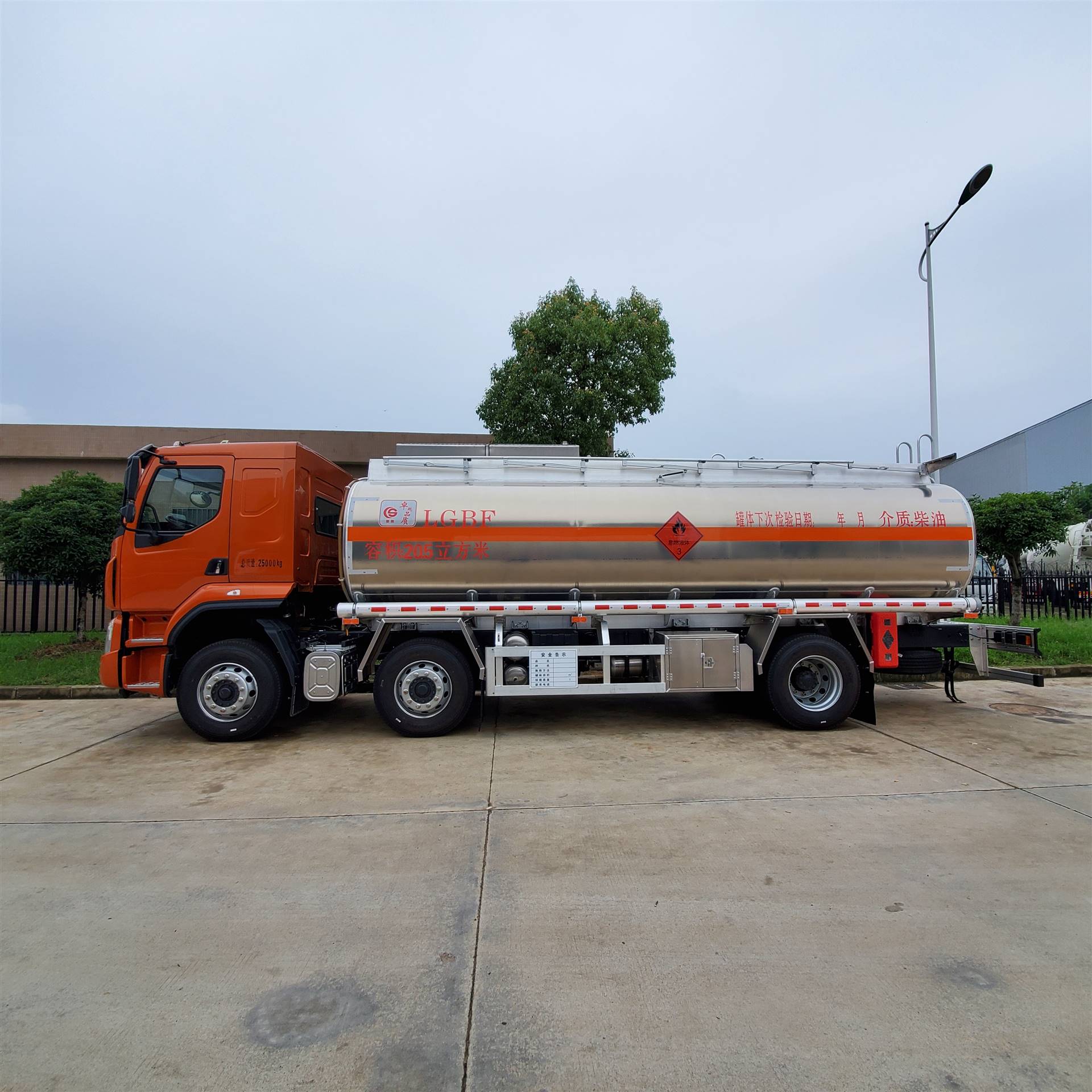柳汽乘龙前四后四油罐车