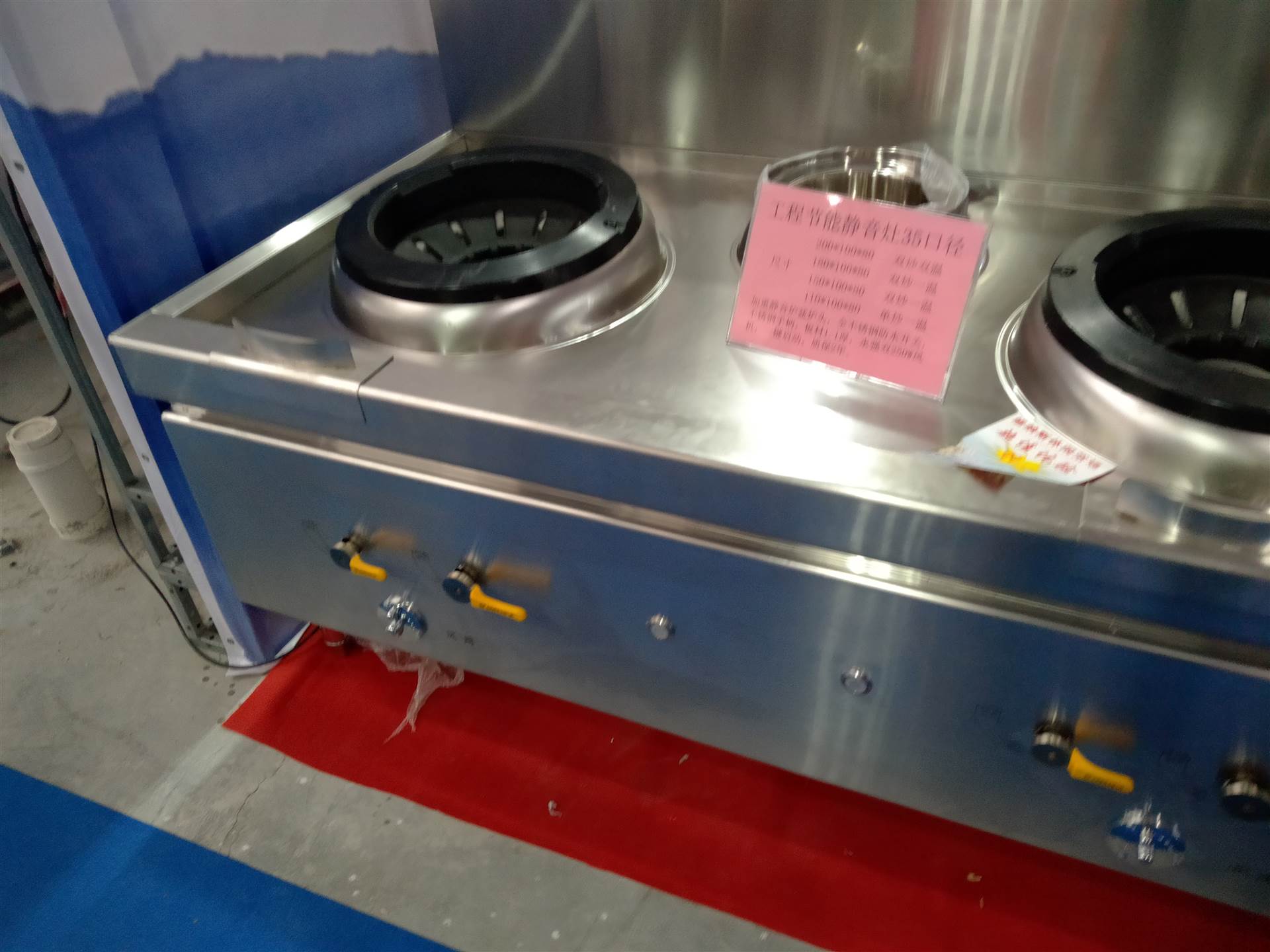 四个头商用燃气灶  商用厨房节能燃气灶