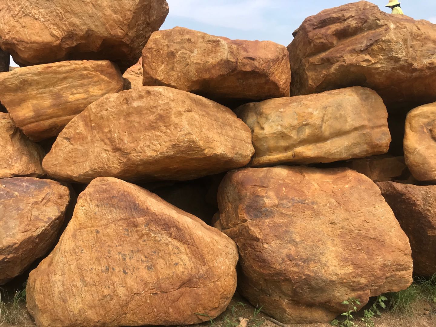 黄蜡石批发园林假山小型自然景观石小块造景黄腊石景观吨位石