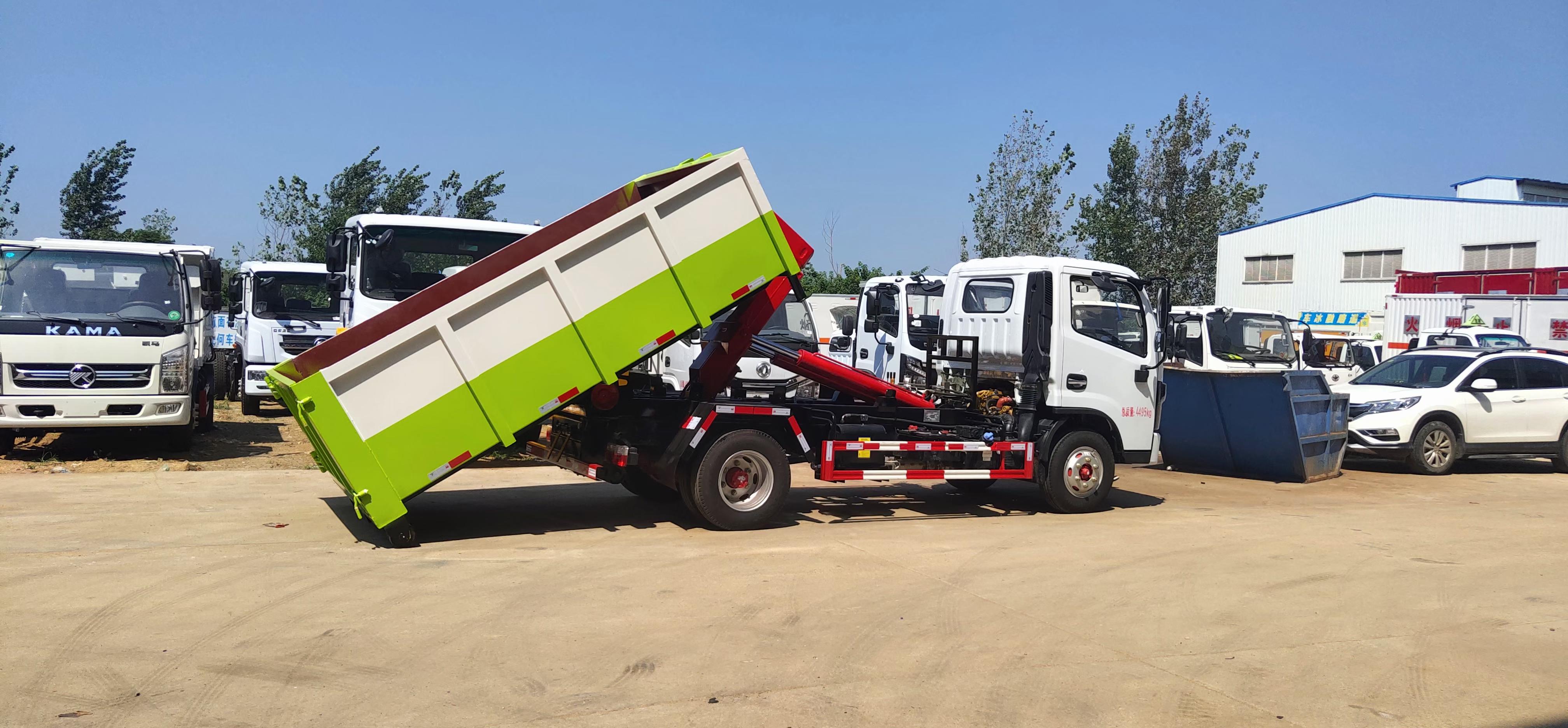 国六东风6吨蓝牌勾臂式建筑垃圾运输车