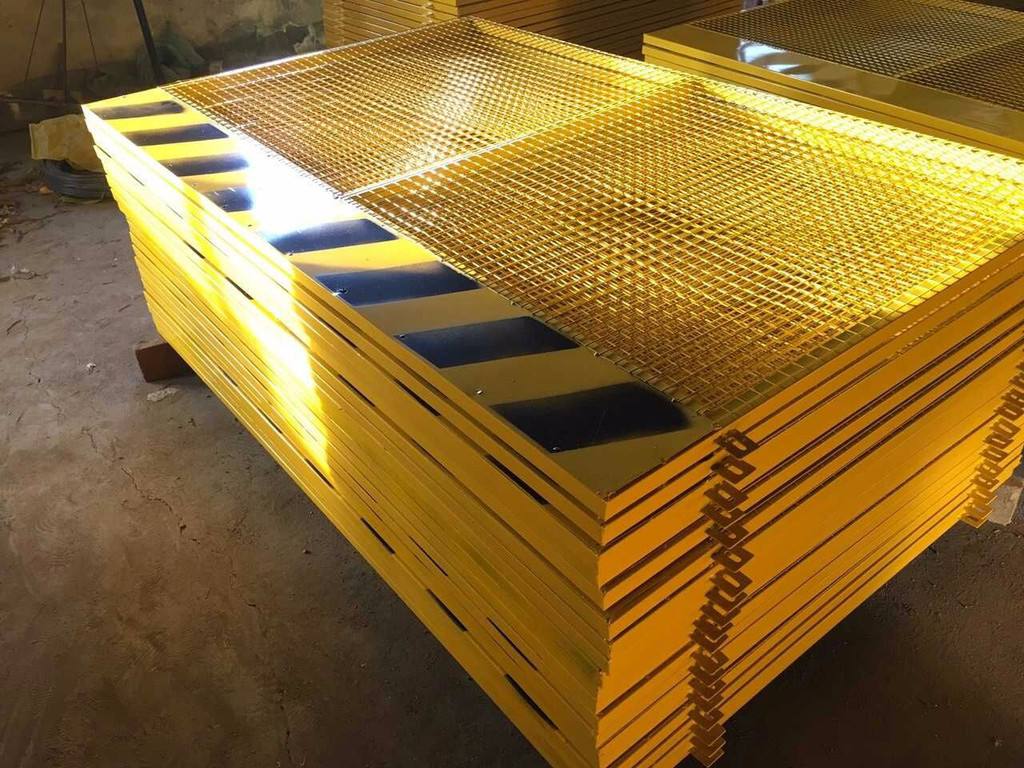 港口皮带机两侧护网,皮带机隔离防护网,皮带机安全隔离网