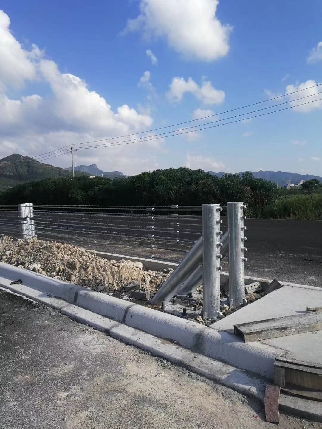 国标镀锌喷塑缆索护栏询盘留言|19866167715咨询电话:主营:高速公路