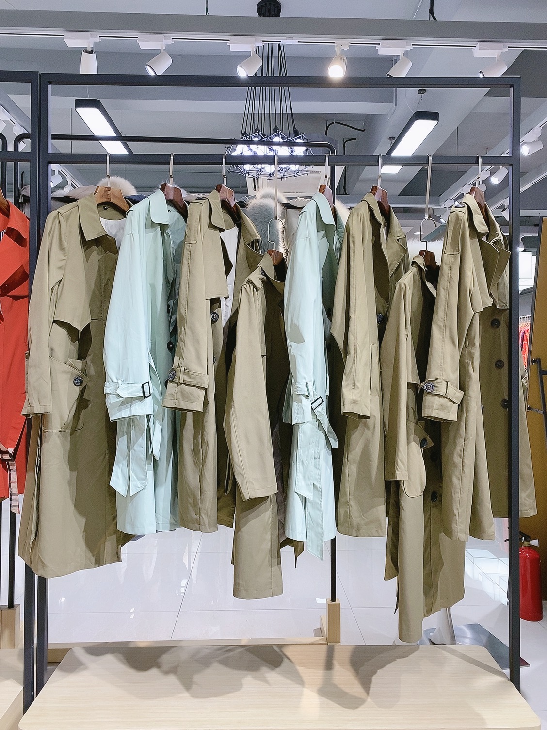 大码女装风衣尾货批发素莹女式风衣直播抖音快手女装货源