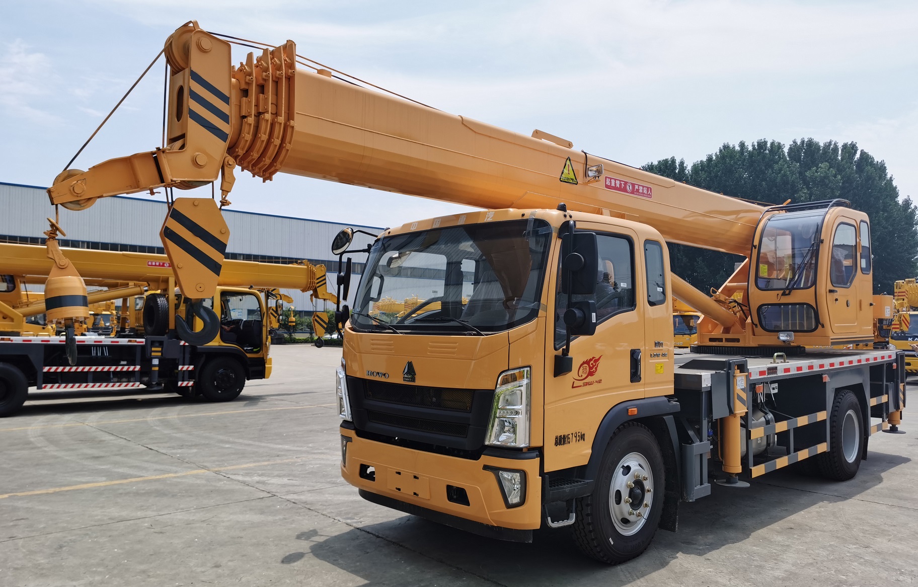 16吨吊车国六豪沃.厂家直销.价格优惠