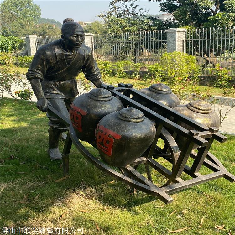 佛山玻璃钢雕塑厂家 玻璃钢送酒人物雕塑 广场公园人物雕塑制品