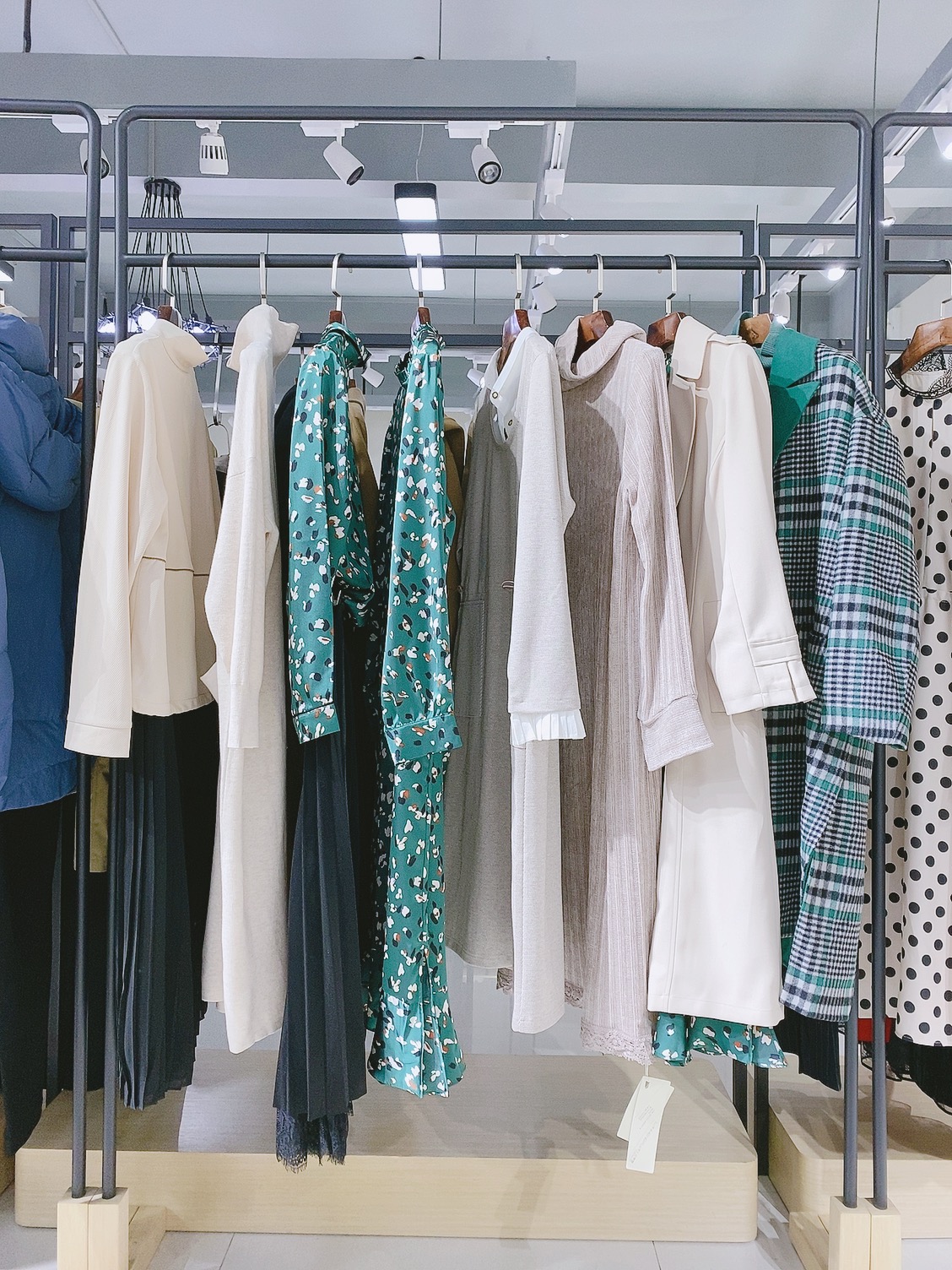 北京专柜女装货源 兰梦萱秋冬装 工厂品牌nv折扣女装 进货渠道批