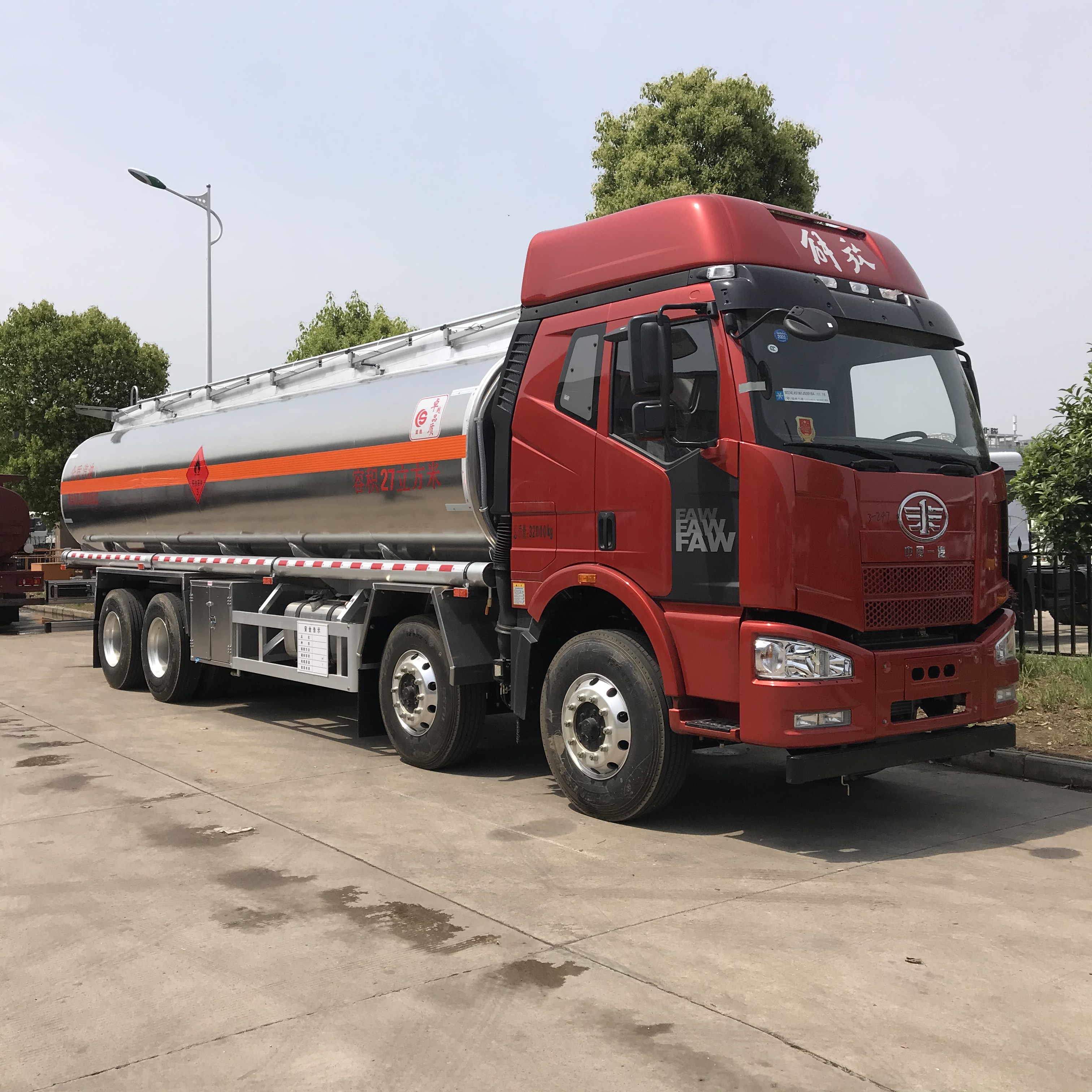 东风天锦15吨油罐车包上牌分期阳泉