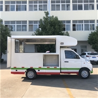 商业区流动小吃车