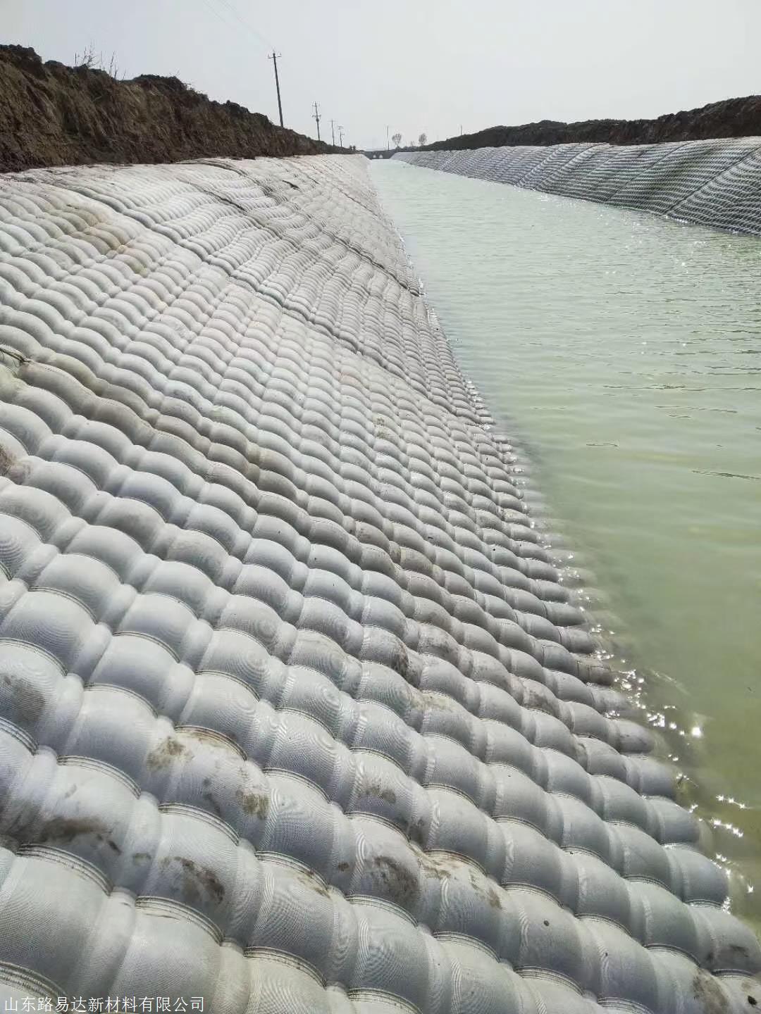 护坡用土工膜袋 护坡固坡  [ 更新日期:2020-08-30 ]  土工模袋是利用