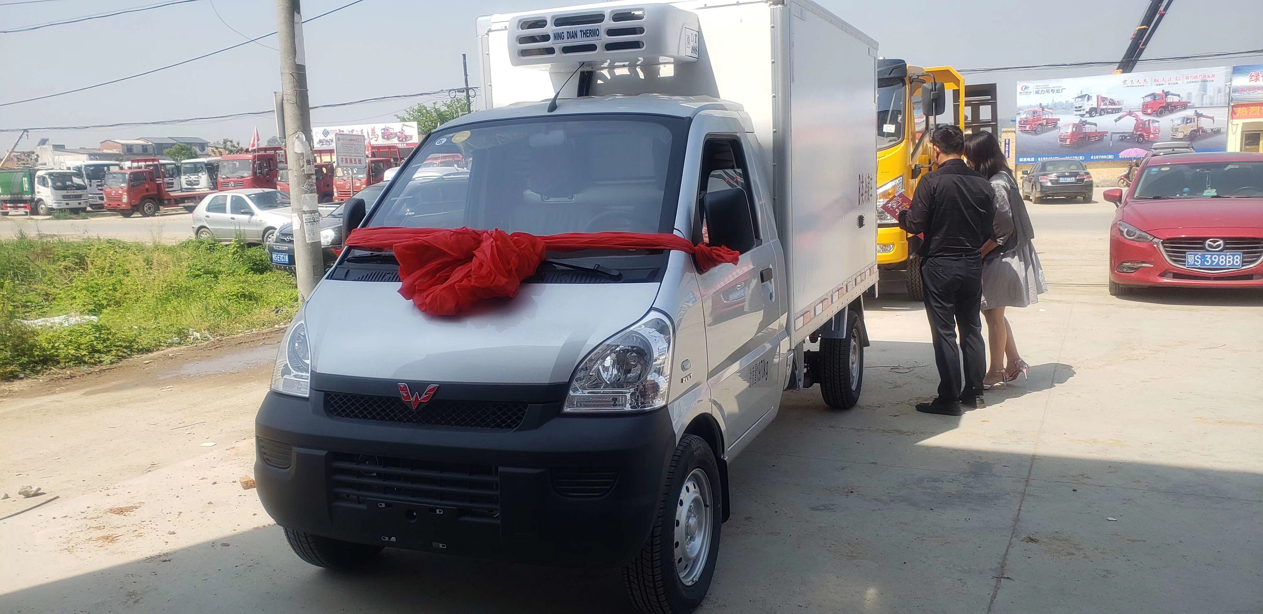 五菱冷藏车小型冷藏车猪肉冷冻车通风槽疫苗车